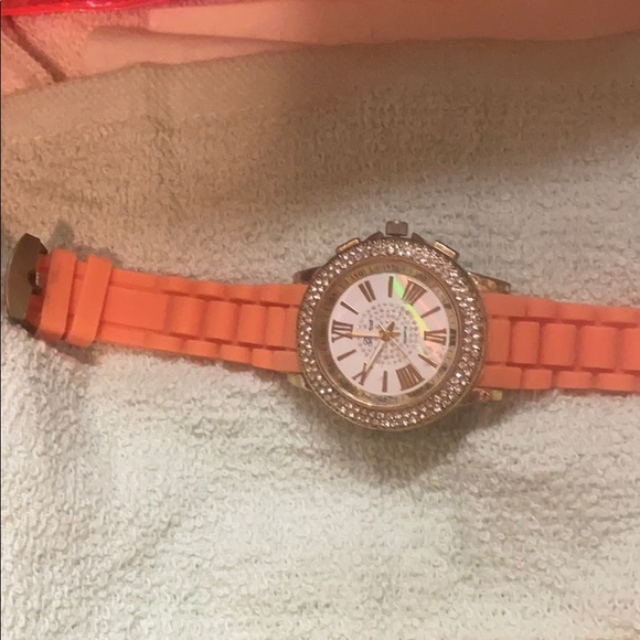 watch - Picture 2 of 3